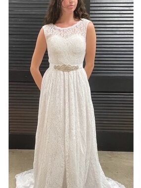 Private Label White Lace Bridal Gown with Beaded Waist Accent